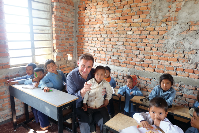Seoska škola visoko u Himalajama, 2015., prihod od knjige za obnovu ove škole